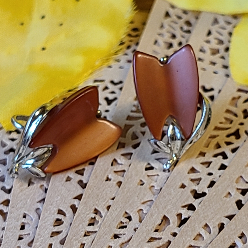 LISNER Burnt Orange Thermoset Vintage Screw-back Earrings